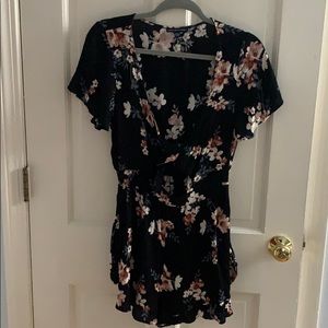 American eagle black floral romper